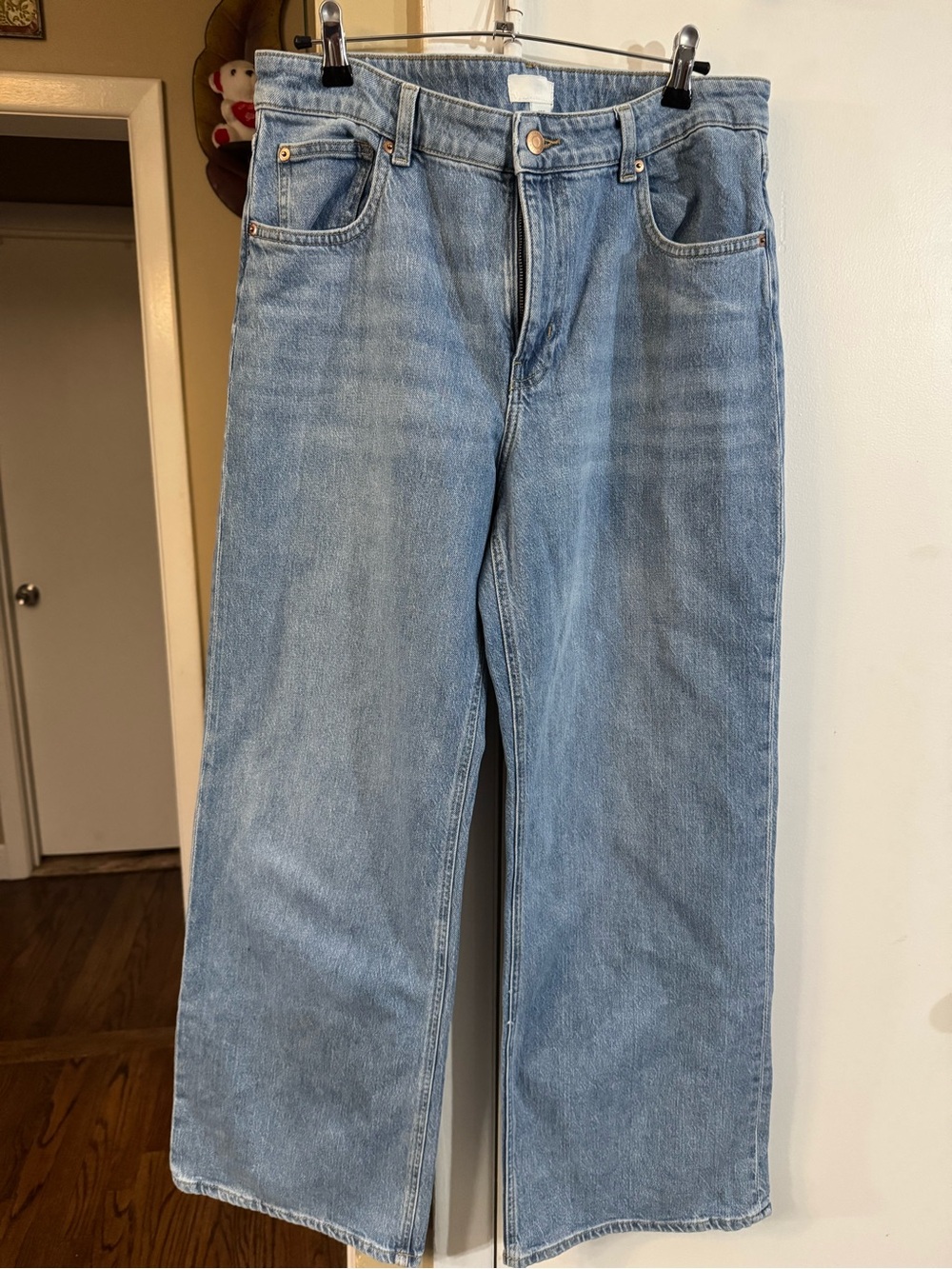 H&M Light Wash Straight-Leg Women's Jeans